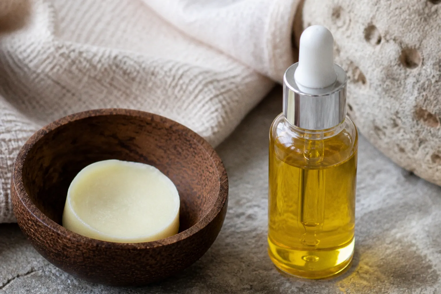 Baume solide ou huile : quel démaquillant naturel choisir ?