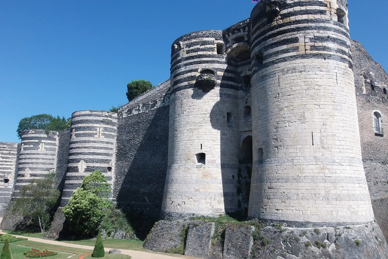 Château d'Angers tarifs : la visite vaut-elle son prix ?