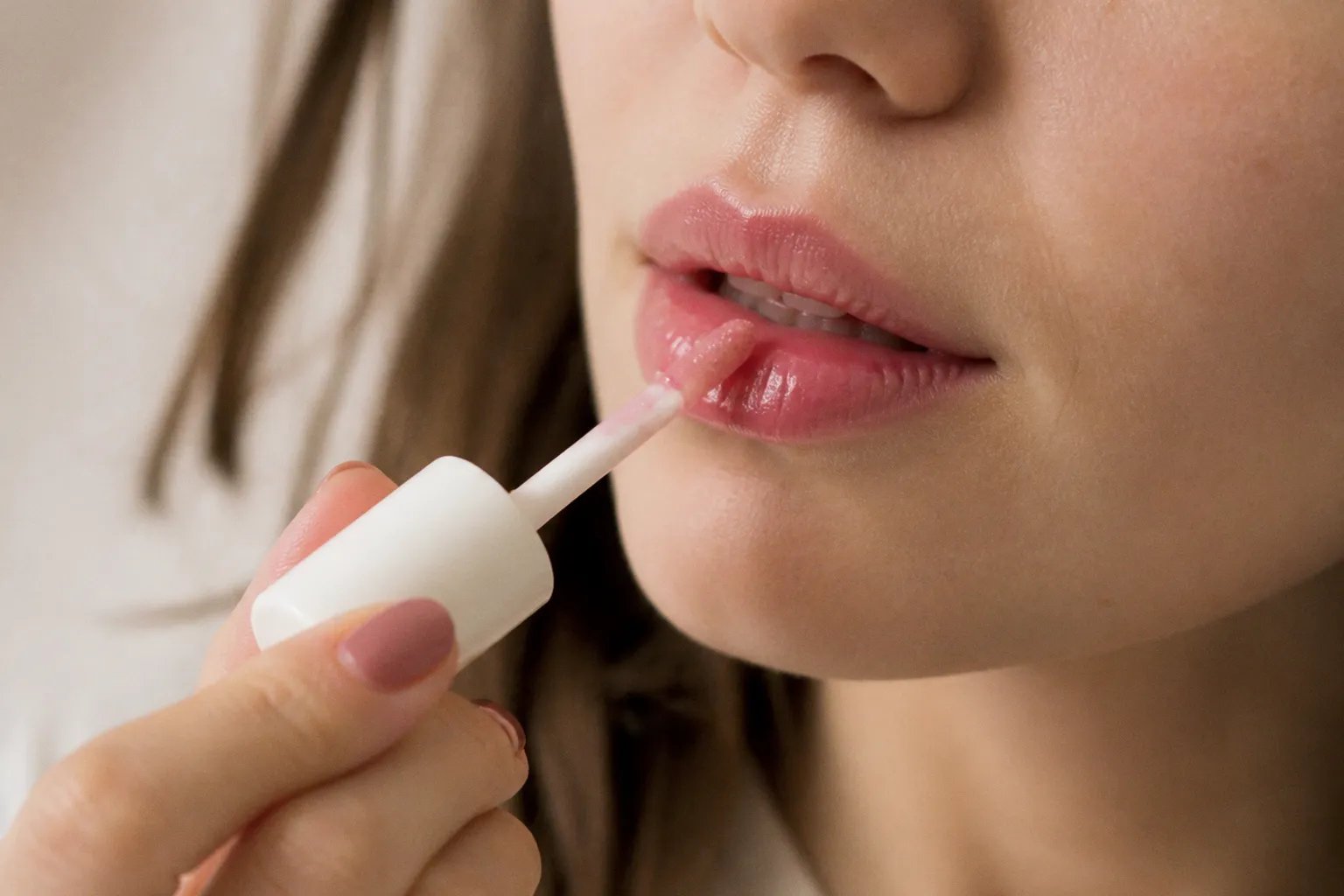 Le maquillage des lèvres devient un soin traitant : la nouvelle ère de la cosmétique