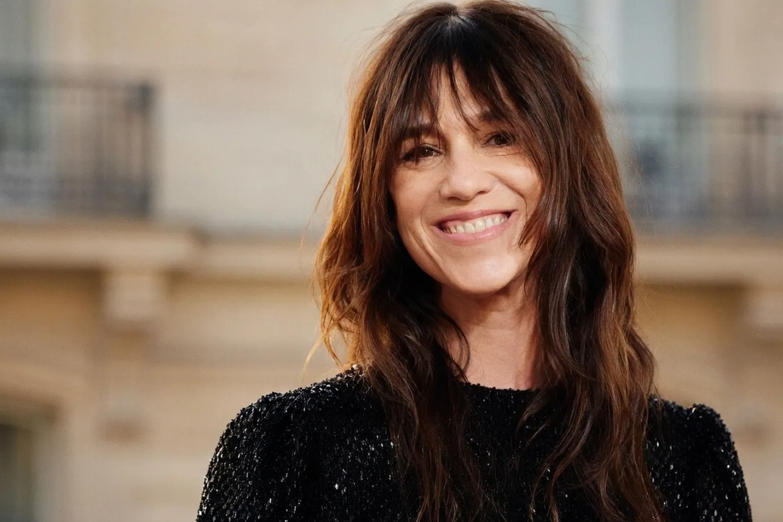 Le secret anti-âge naturel de Charlotte Gainsbourg pour une peau repulpée