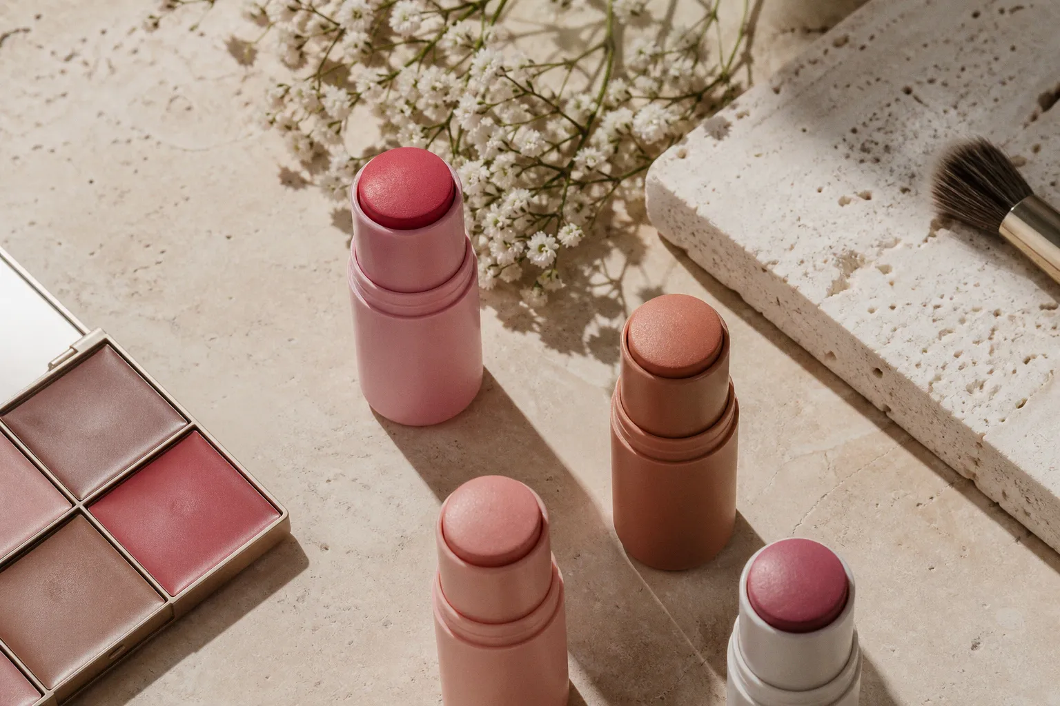 Teint lumineux : 8 blushs incontournables pour un effet bonne mine naturel