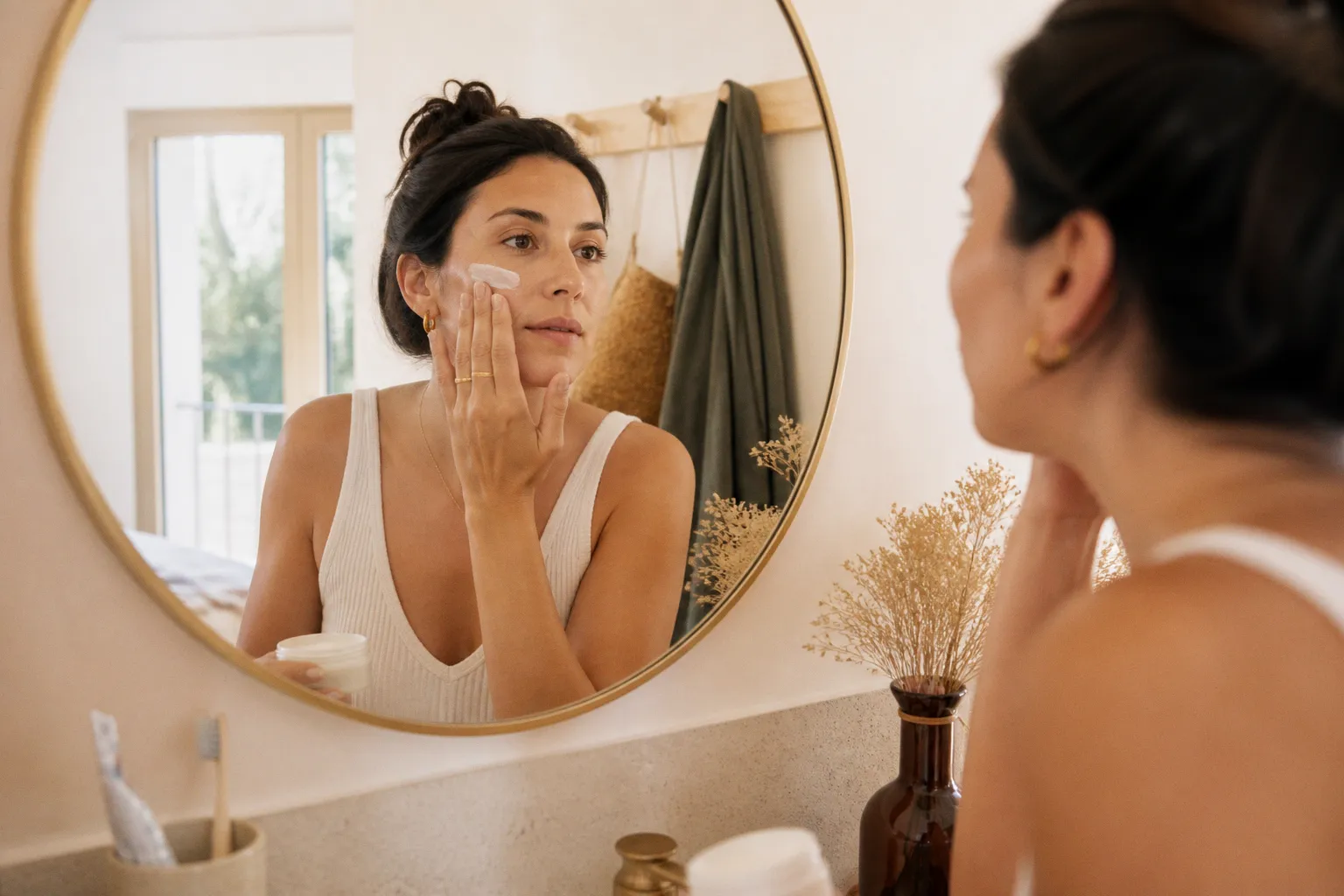 Un soin visage auto-bronzant noté 93/100 sur Yuka pour un hâle naturel sans UV